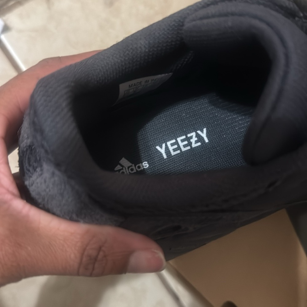 YEEZY 350 - Picture 3 of 4